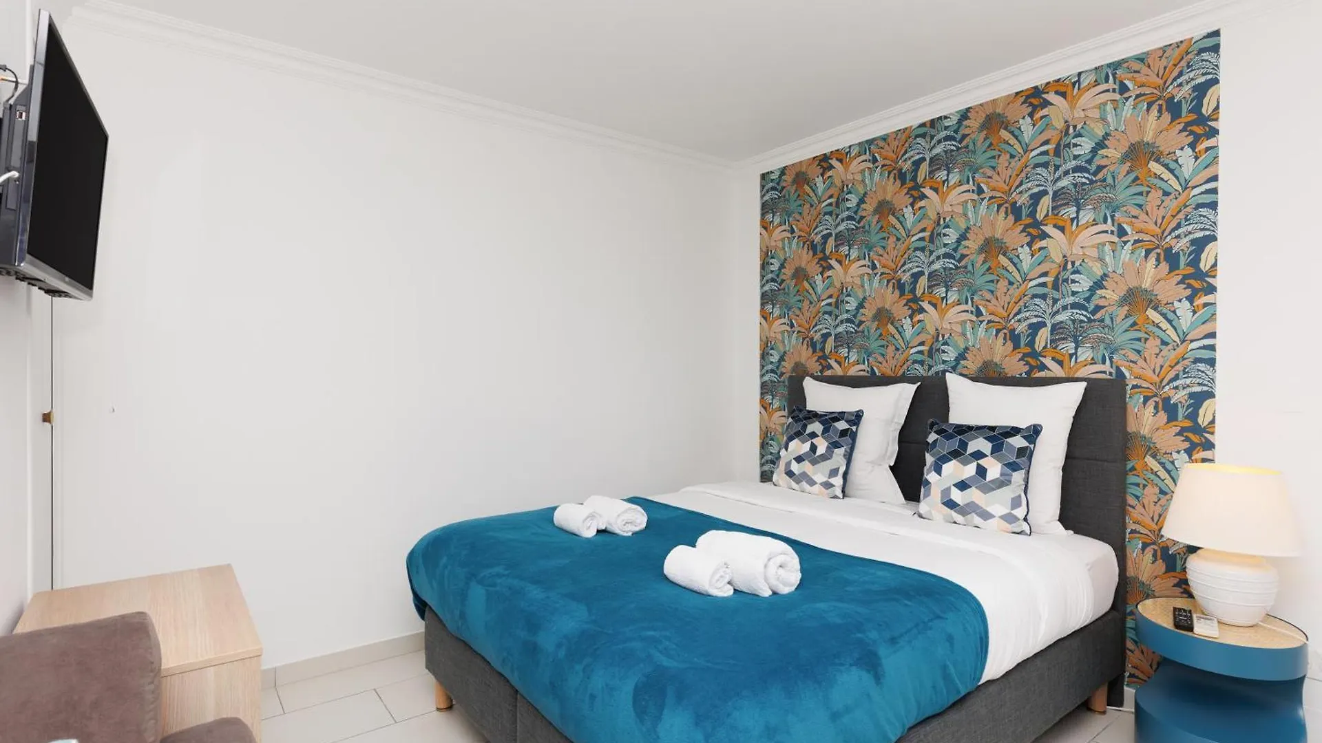 Bleu Croisette Yourhosthelper Cannes Frankreich