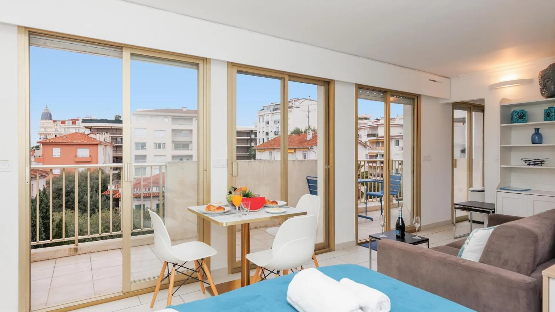 Bleu Croisette Yourhosthelper Cannes